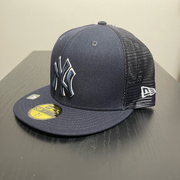 New Era Other - Navy Blue Mesh New York Yankees Gray Bottom New Era 59FIFTY Fitted